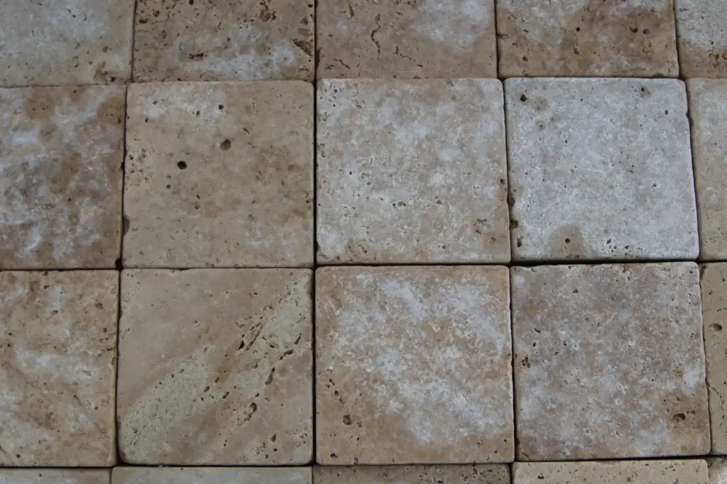 [PTB004] Pavé travertin - vieilli - 10x10x5 Beige Classic (90pcs/m²)