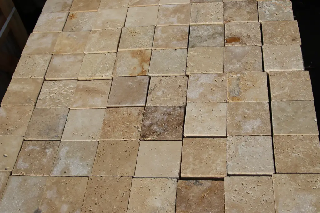 [PTB007] Pavé travertin - vieilli - 15.3x15.3x3 Beige Classic (42pcs/m²)