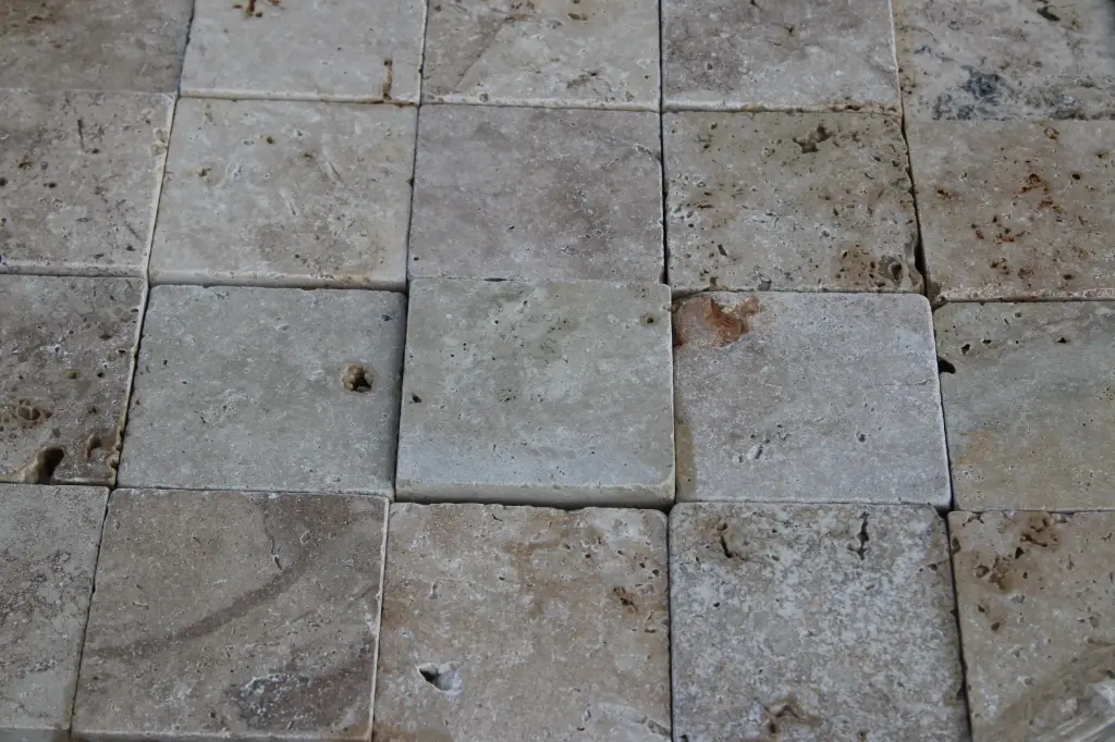 [PTB008] Pavé travertin - vieilli - 12x12x3 Beige Classic (64pcs/m²)