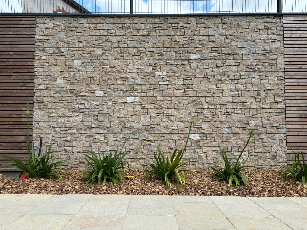[PPAR603] PAREMENT NATUREL Granit Jaune 60x20 ép 35-50mm (0.11m²)